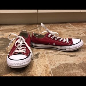 Women’s Converse in maroon